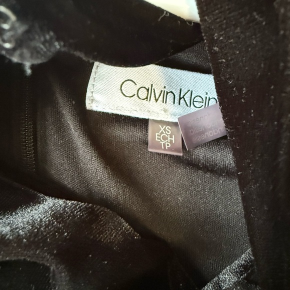 Calvin Klein Womens Sheath Dress XS  Black Velvet Mock Neck Short Sleeve Midi - Picture 6 of 6